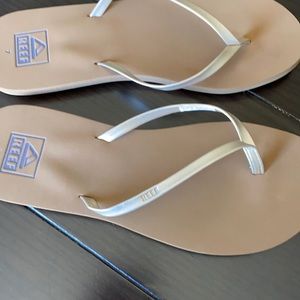 New Never Worn Reef Sandals